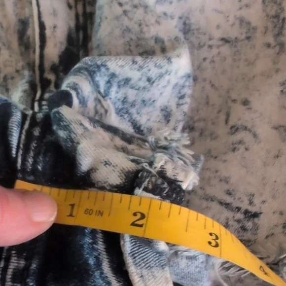 BOGO🏷️Vintage 90"a Rocker Girl Studded Acid Wash Denim Shorts - Picture 7 of 13